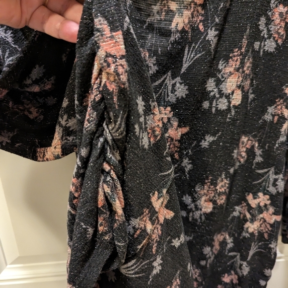 Faded Glory Women's 4X (26W/28W) Black Floral Sparkle Top Back Straps - Picture 5 of 5